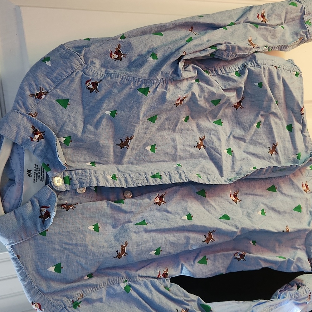 H&M Santa and reindeer button up shirt size 6